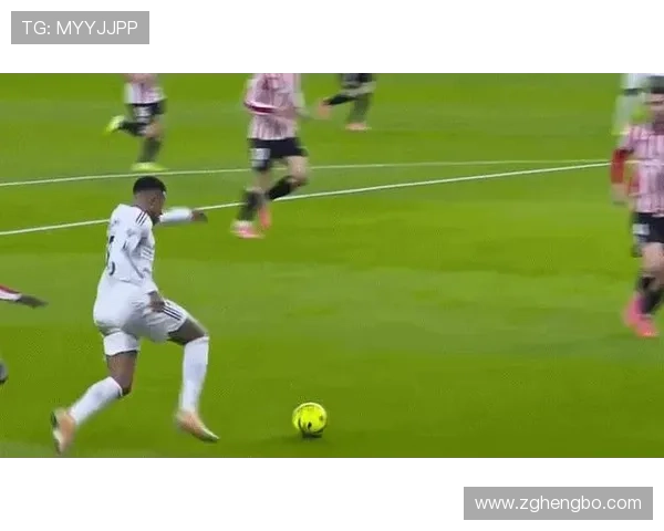 姆巴佩边路与中路表现对比：最佳战术定位解析